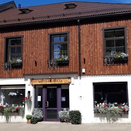 Hotel Metras Maja Aizpute Esterno foto