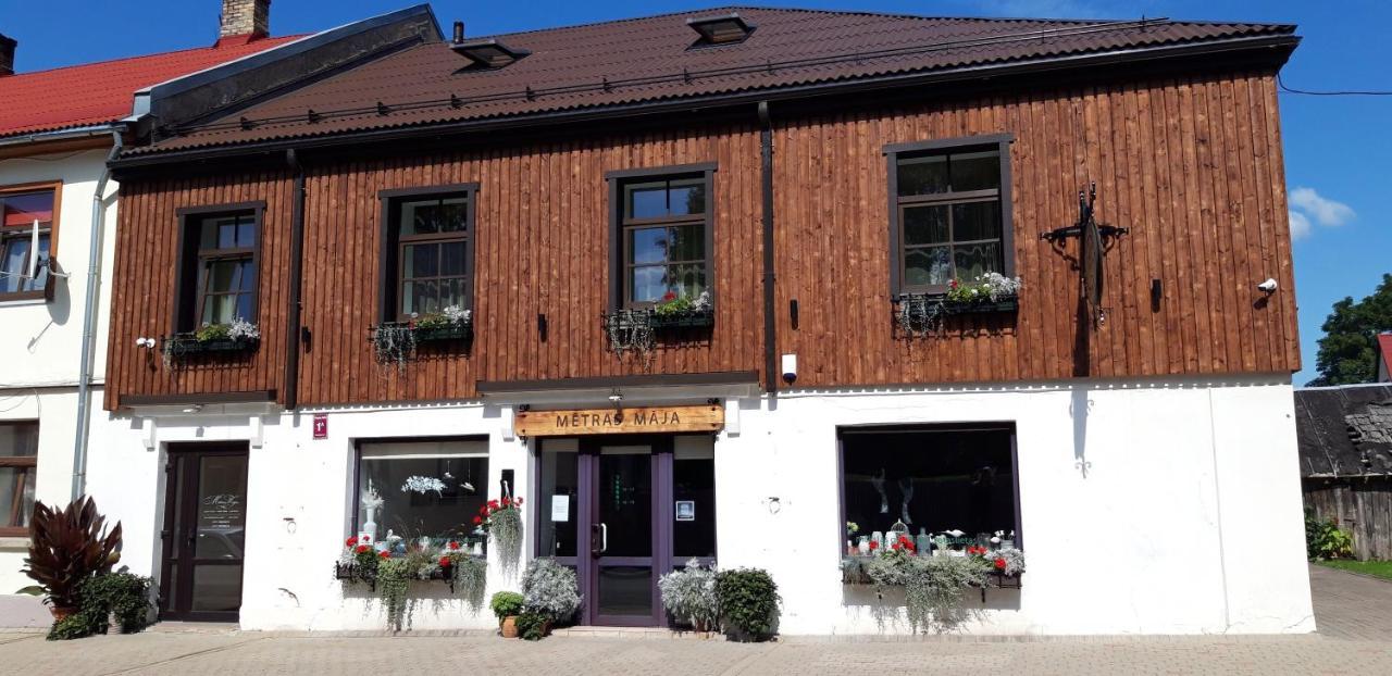 Hotel Metras Maja Aizpute Esterno foto