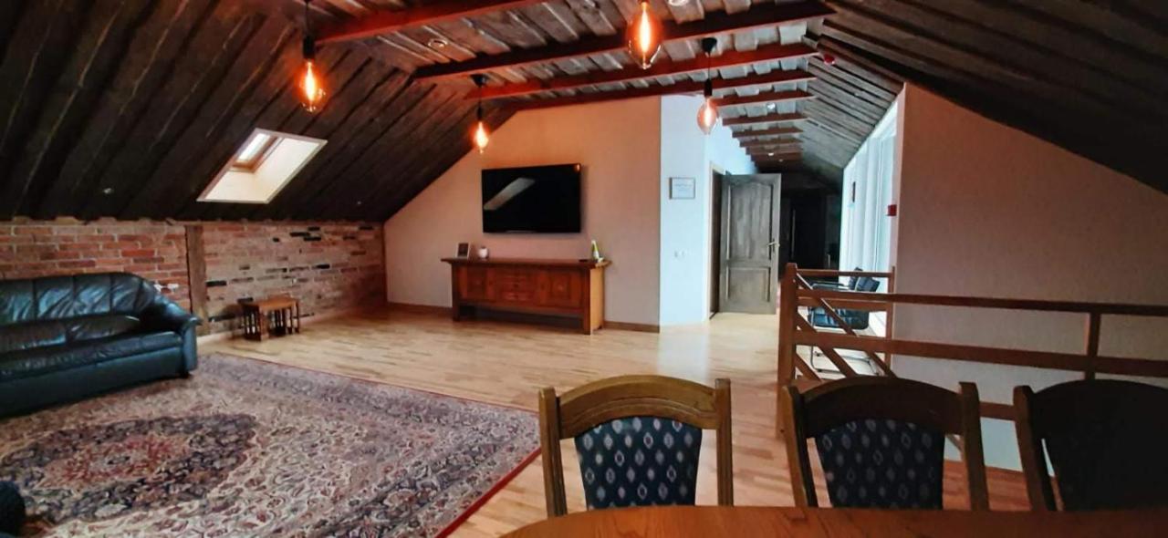 Hotel Metras Maja Aizpute Esterno foto