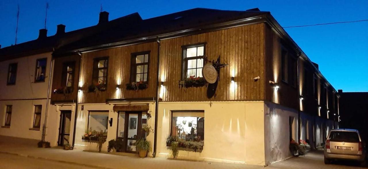 Hotel Metras Maja Aizpute Esterno foto