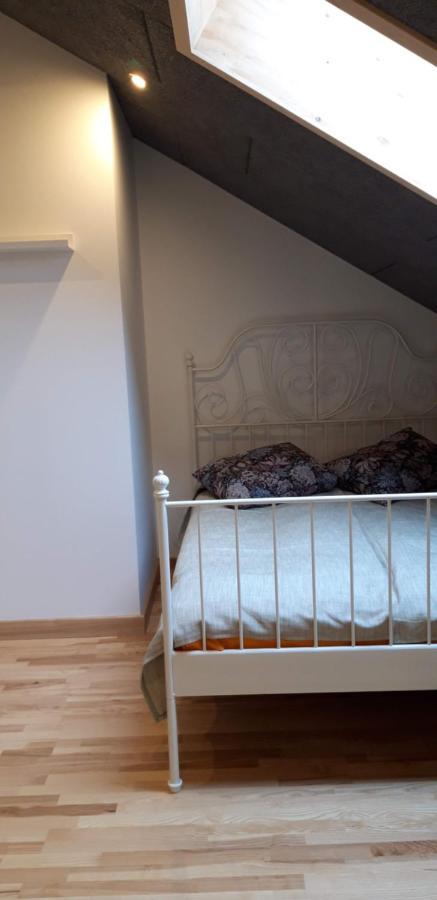 Hotel Metras Maja Aizpute Esterno foto