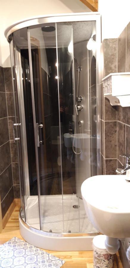 Hotel Metras Maja Aizpute Esterno foto