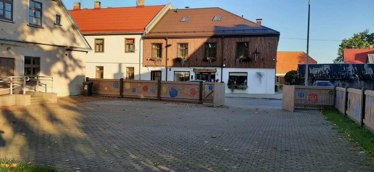 Hotel Metras Maja Aizpute Esterno foto
