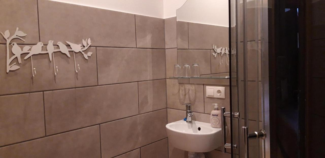 Hotel Metras Maja Aizpute Esterno foto